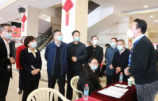 就业市场供求两旺，汕头新春首场大型招聘会超1000人达成初步意向！